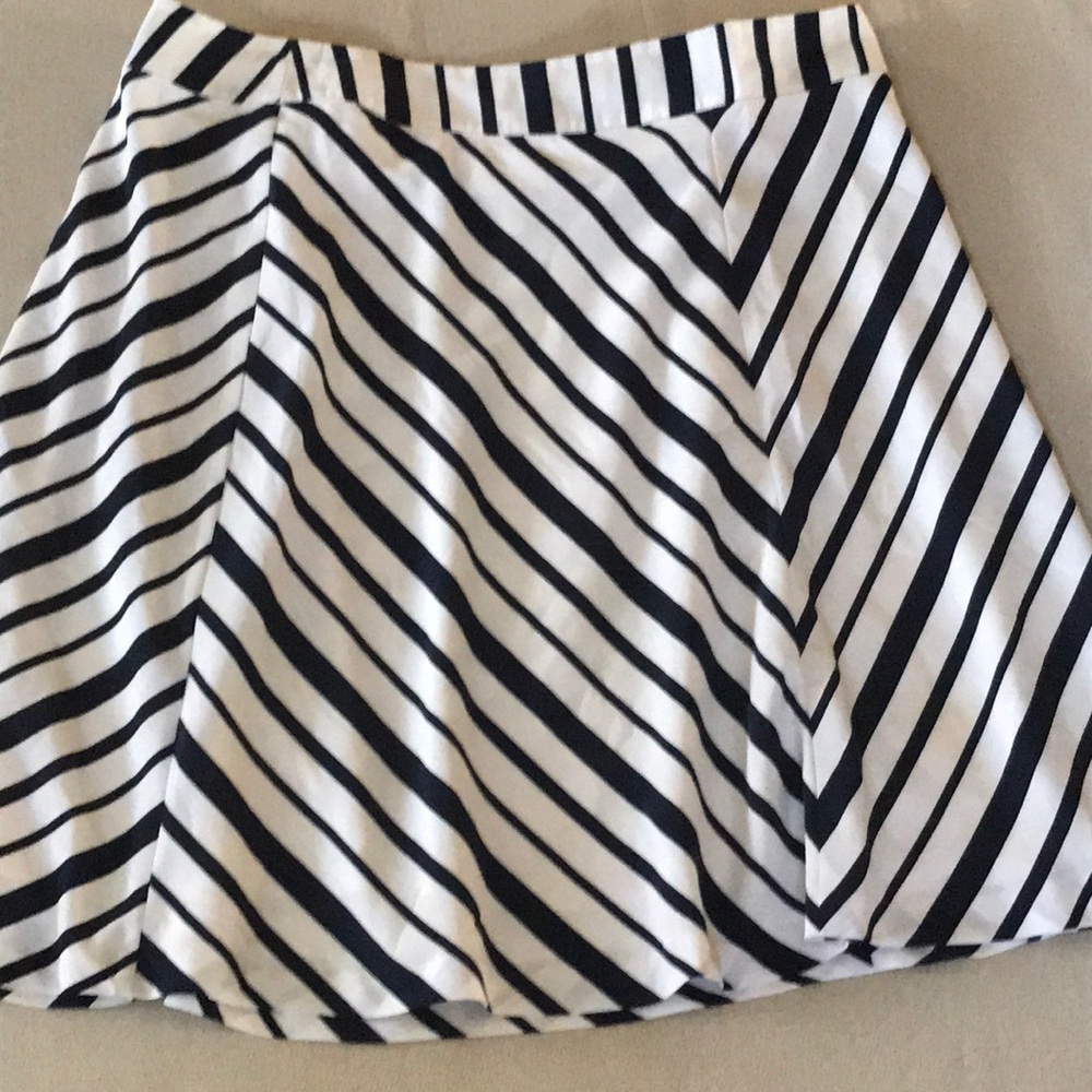 WHITE & NAVY A-LINE SKIRT -Size 14